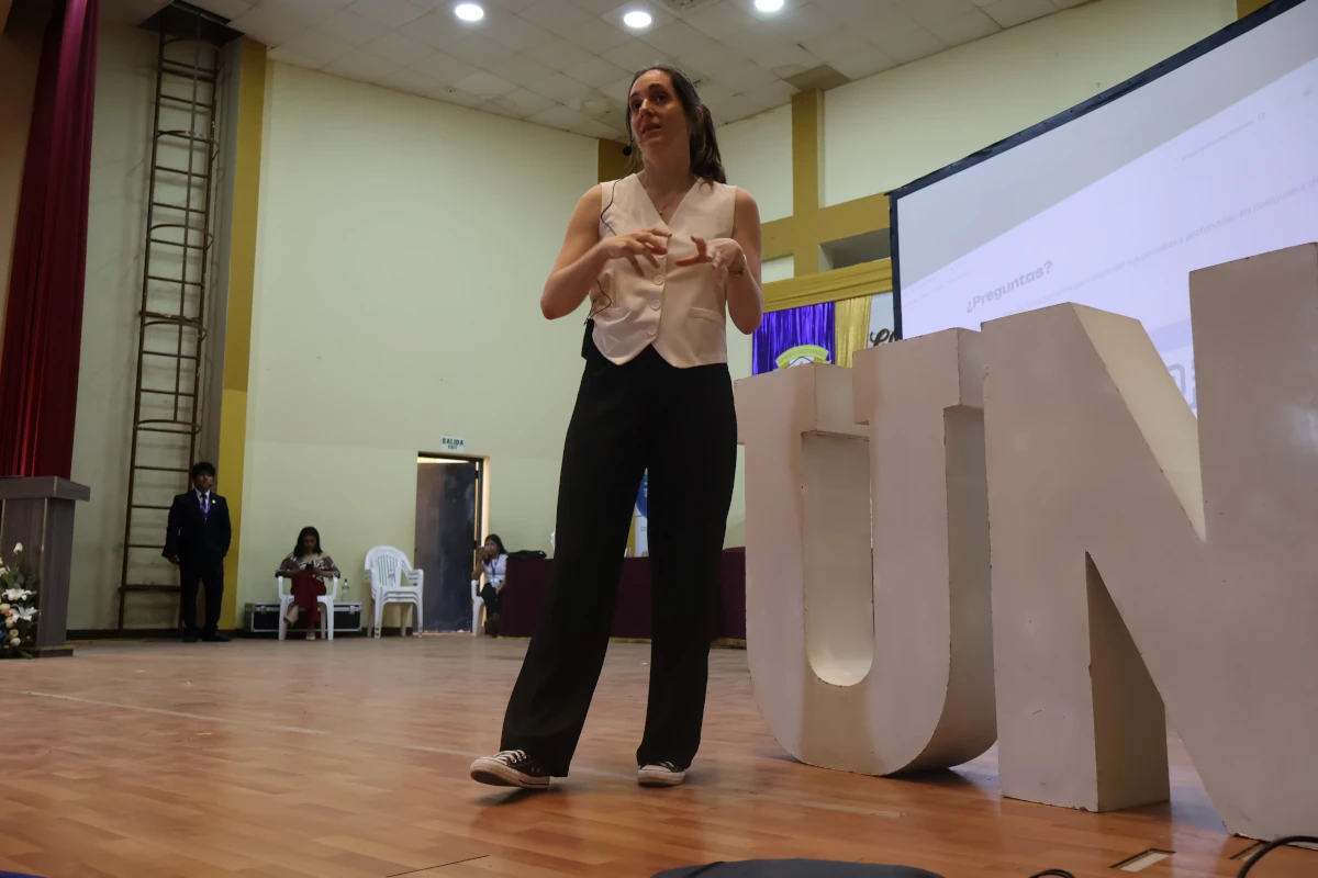 Ponencia internacional durante el VII CIISIC 2025